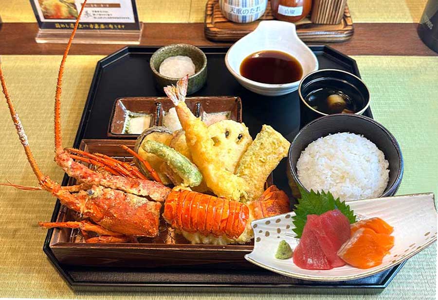 Spiny lobster tempura sashimi Mixed set